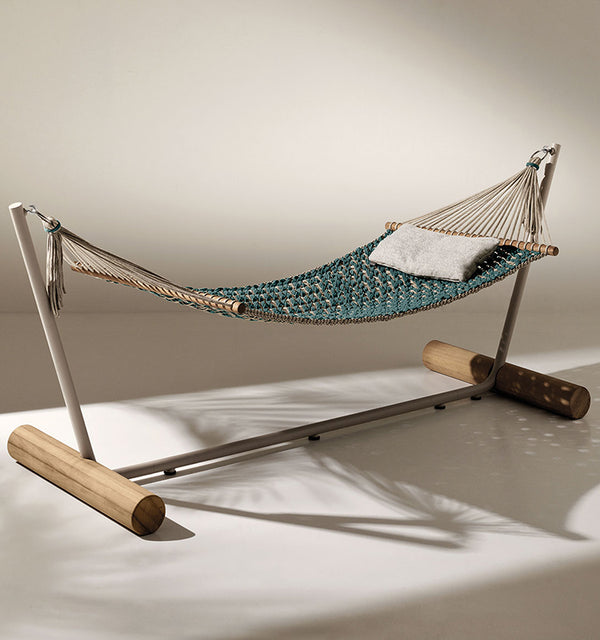 Patio free-standing hammock / hanging hammock